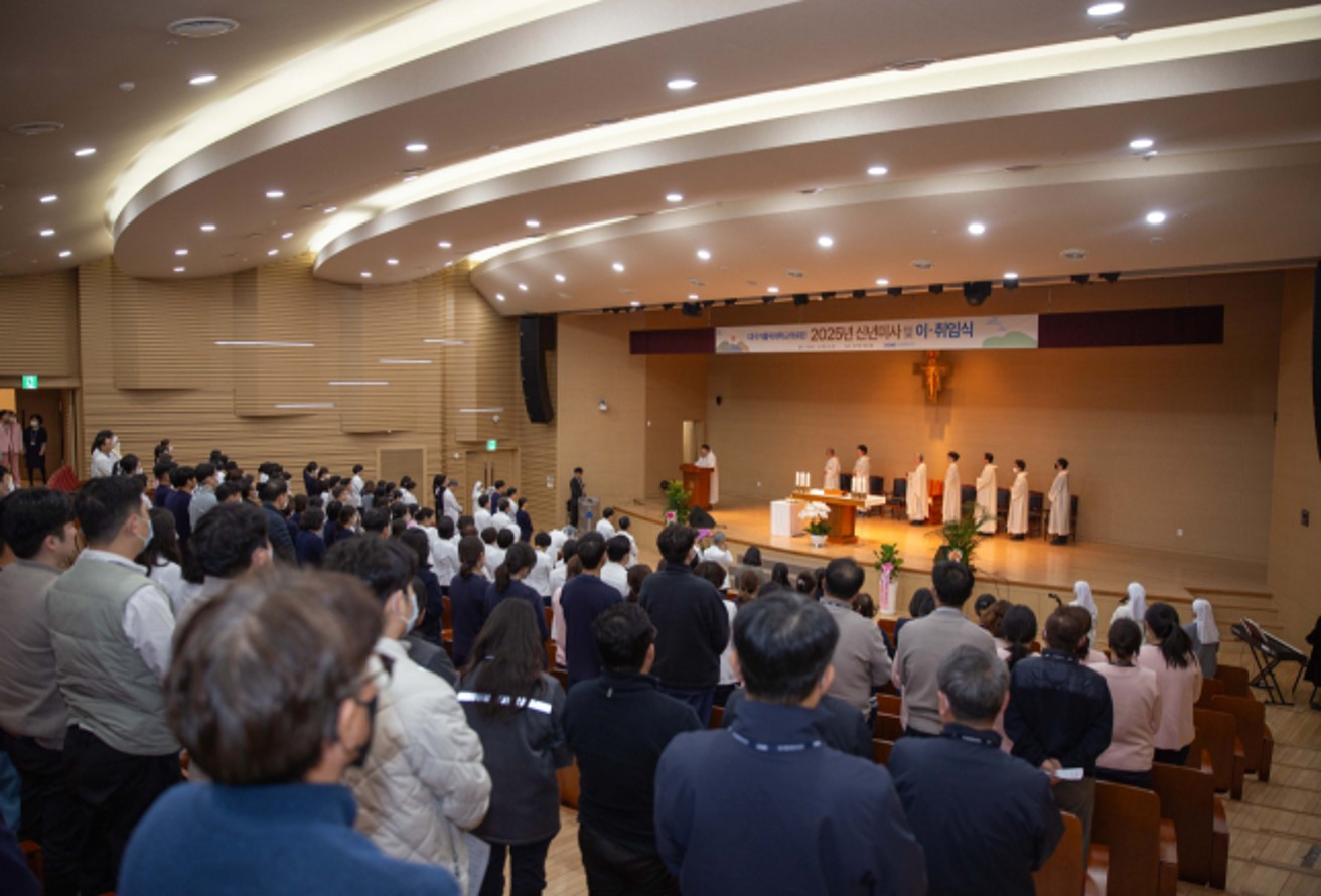 이취임식.jpg 이미지를 클릭하시면 원본크기를 보실 수 있습니다.