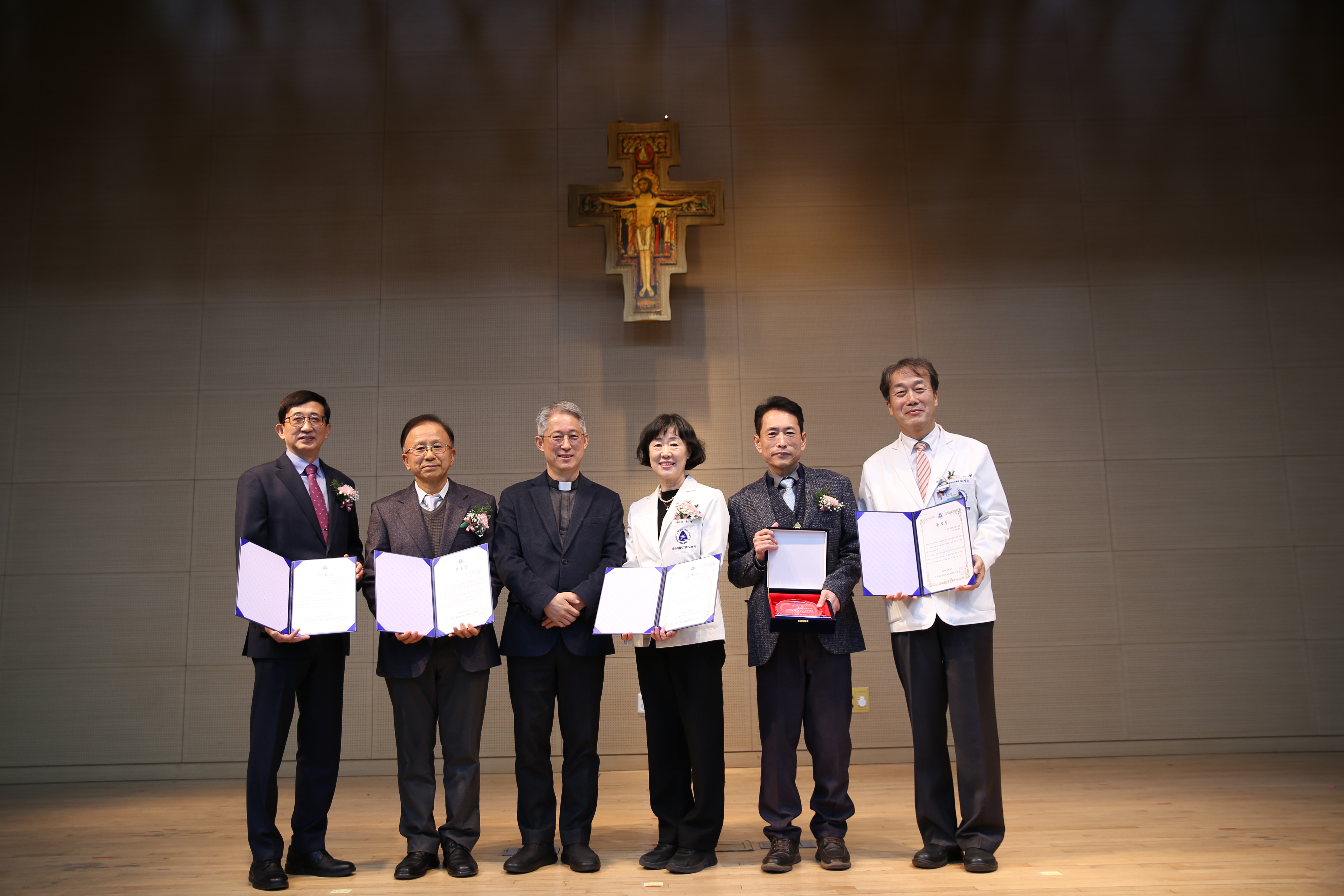 교수정년퇴임식(4).JPG 이미지를 클릭하시면 원본크기를 보실 수 있습니다.