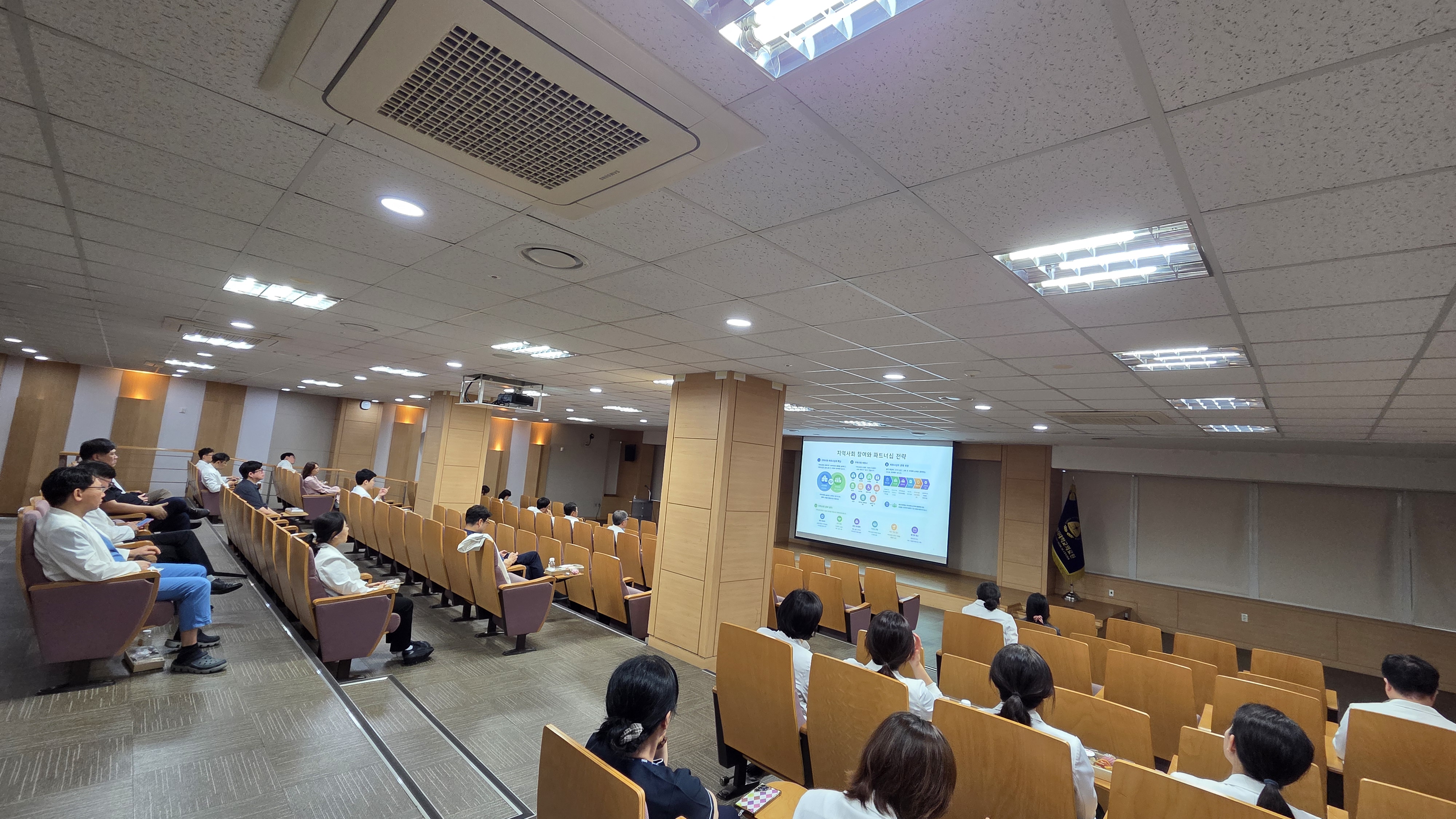 2026-10월 런천아카데미 사진(홈페이지 업로드용) (3).jpg 이미지를 클릭하시면 원본크기를 보실 수 있습니다.